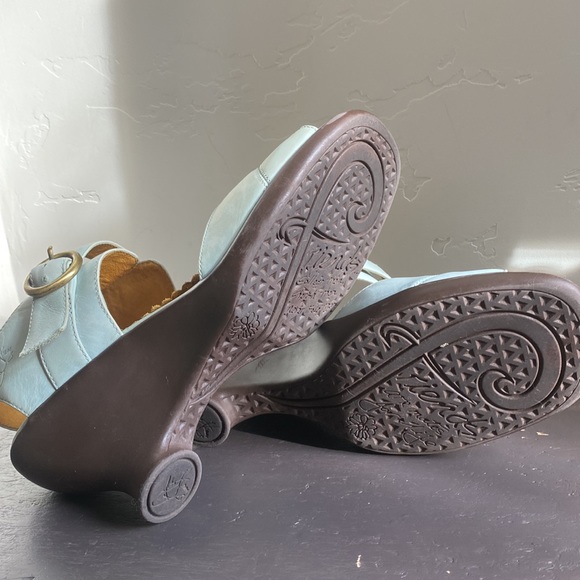 like NEW womens size 11 John Fluevog Sandals Friends are made for Life Size 11 - Picture 10 of 16